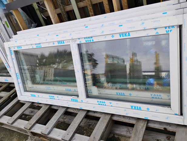 Okno balkonowe PCV PREMIUM 855x2180 mm RU lewe białe trzyszybowe niski próg