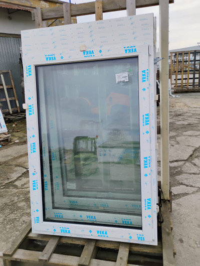 Okno PCV Veka PREMIUM białe 1185x1175 mm RU prawe trzyszybowe ciepła ramka